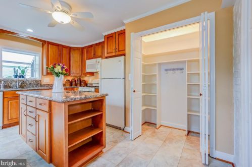 106 Lynnmoor Dr, Silver Spring MD 20901-1516 exterior