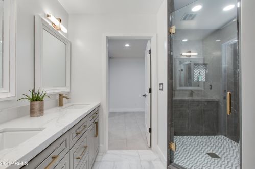 9919 47th Pl, Phoenix AZ  85028-4242 exterior