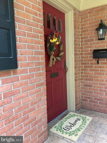 1302 Hillside Dr, Lancaster, PA 17603-4707