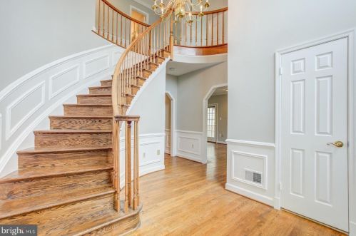 6031 Wescott Hills Way, Alexandria VA  22315-4748 exterior