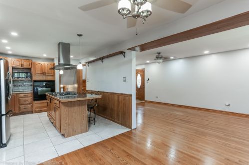 9129 Trumbull Ave, Chicago IL 60655-2507 exterior