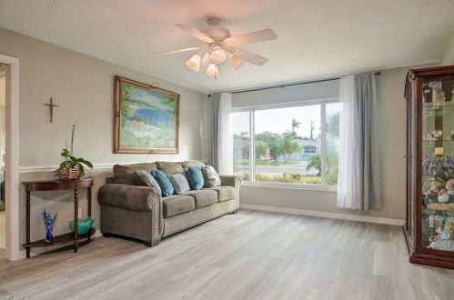 805 97 Ave, Naples FL 34108-2284 exterior