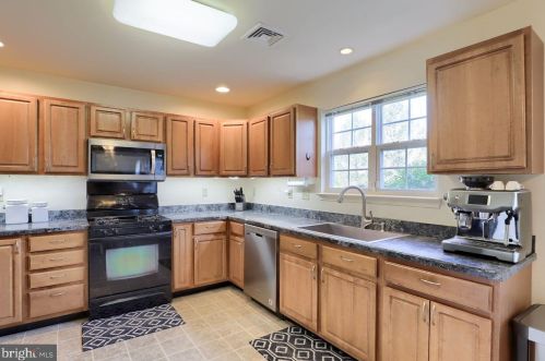 152 Merlin Dr, Hummelstown PA  17036-8841 exterior