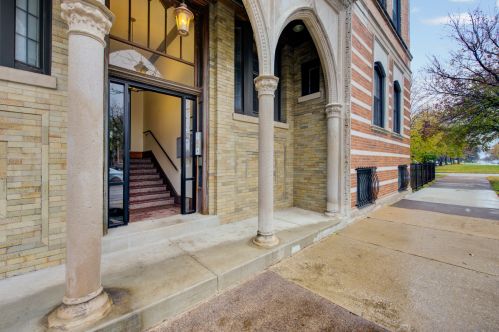 5001 King Dr, Chicago, IL 60615-2307