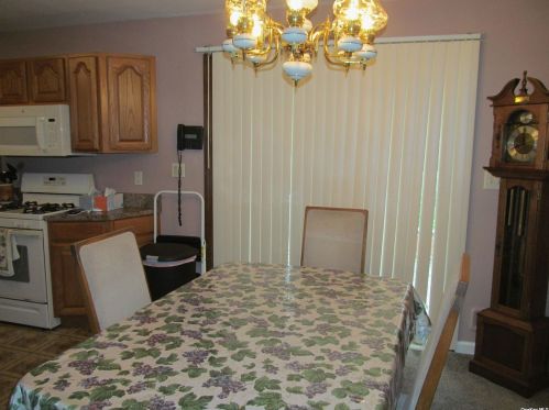 10 Oneida Ln, Commack, NY 11725-4507