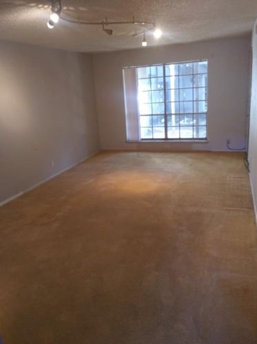 5311 Fleetwood Oaks Ave, Dallas TX 75235-8260 exterior