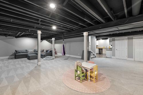 21192 Strawberry Hills Dr, Macomb Township MI 48044-2277 exterior