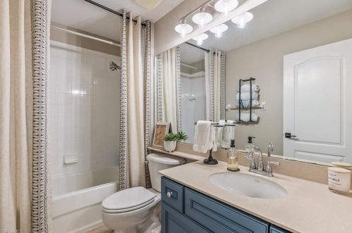 8323 Laurel Lk Blvd, Naples FL 34119-6789 exterior