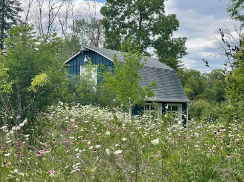 9555 Range Line Rd, Milwaukee WI 53209-2619 exterior