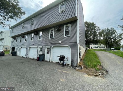 1609 Chadwick Cir, Lancaster, PA 17603-9383