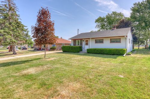 4342 71st St, Milwaukee, WI 53220-3432