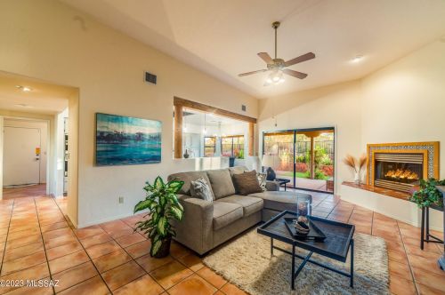 7015 Camino De Los Caballos, Tucson AZ 85743-9689 exterior