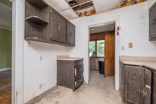 5735 Pocusset St, Pittsburgh PA 15217-2218 exterior