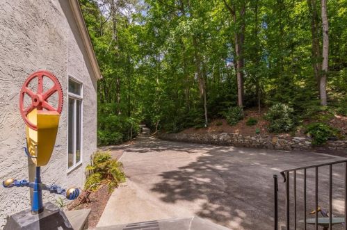 55 Finch Frst Trl, Atlanta GA 30327-4576 exterior