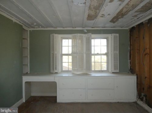 10408 New Hampshire Ave, Silver Spring MD 20905-3918 exterior