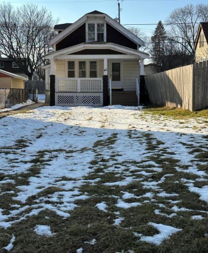 411 65th St, Milwaukee, WI 53214-1723