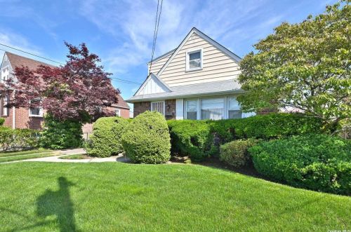 199 Hollywood Ave, Valley Stream, NY 11581-1811