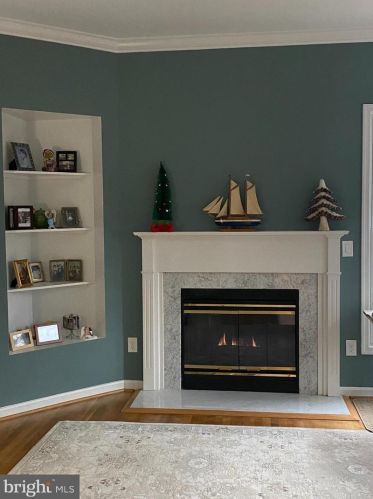 1002 Monroe St, Herndon VA 20170-3211 exterior