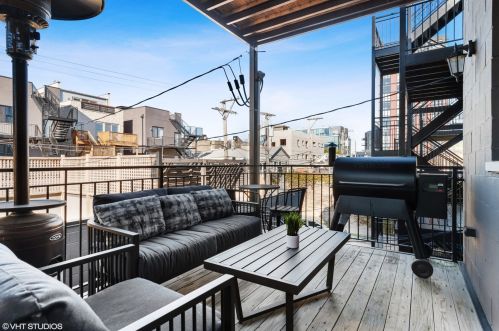 1106 Marshfield Ave, Chicago IL  60622-3828 exterior