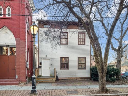 38 Bridge St, Poughkeepsie, NY 12601-2202