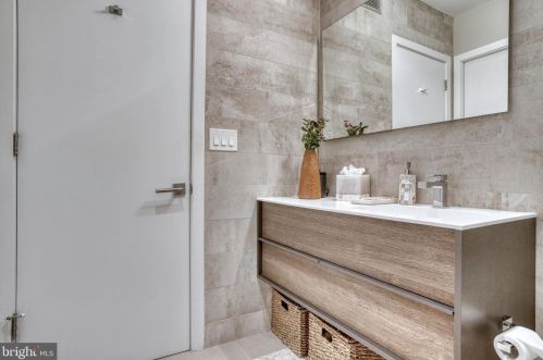 308 2nd St, Philadelphia PA 19133-0040 exterior