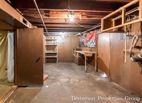 1121 Wilson Ct, Meskegon MI 49441-5150 exterior