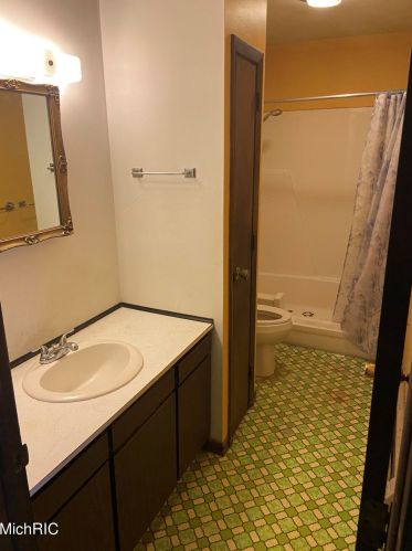 1322 Colburn Ave, Big Rapids MI 49307-1618 exterior