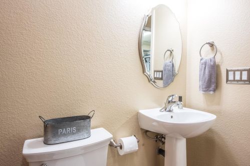 1006 Esplanade Cir, Folsom CA 95630-7360 exterior