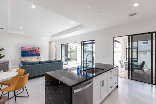 803 106 Ave, Naples FL 34108-1846 exterior