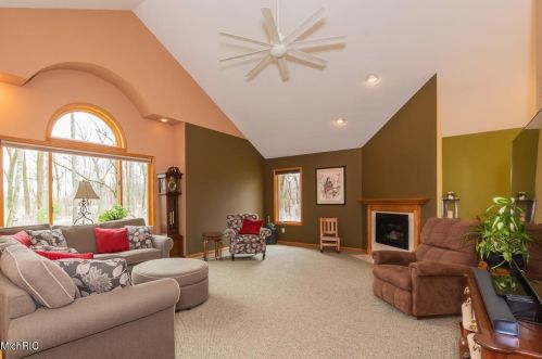 1355 7th St, Kalamazoo, MI 49009-9306