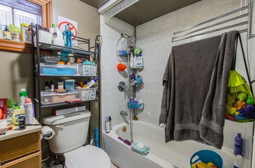 6343 Tripp Ave, Chicago IL 60646-4524 exterior