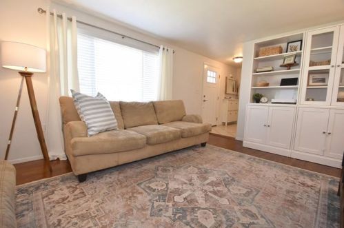 820 Bethany Dr, Pittsburgh PA 15215-1207 exterior