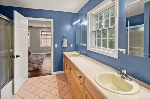 34 High St, Armonk NY 10504-1224 exterior