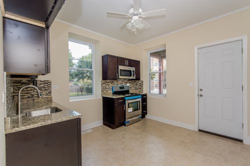 7001 East End Ave, Chicago IL 60649-1421 exterior