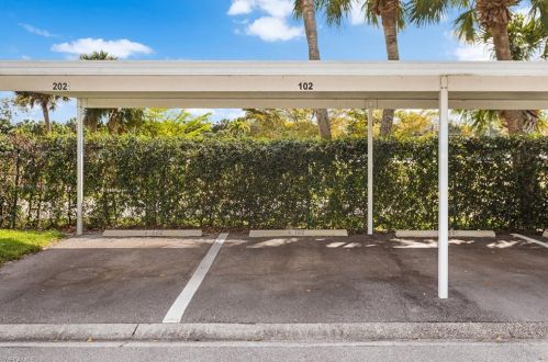 117 Wading Bird Cir, Naples FL 34110-1249 exterior