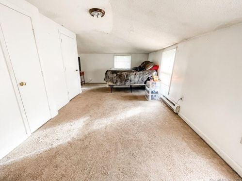 1032 High St, Killingly CT 06239-3018 exterior