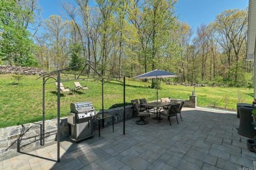 17 Sunrise Ln, Poughkeepsie NY exterior