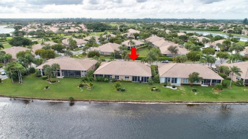 6871 Cairnwell Dr, Boynton Beach FL 33472-2960 exterior