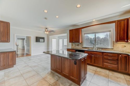 915 Delvin Dr, Saint Louis MO 63141-8830 exterior