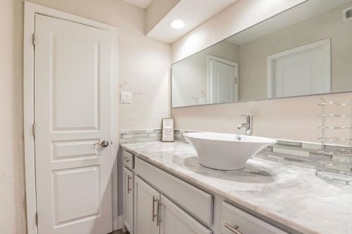 12542 Burninglog Ln, Dallas TX 75243-2118 exterior