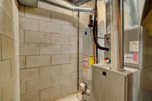 9412 Maple Ct, Milwaukee WI 53214-4149 exterior