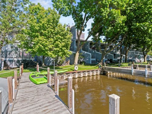 1121 Edison St, Milwaukee, WI 53202-3147