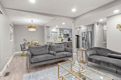 6126 Cambourne Rd, Dearborn Heights MI 48127-3916 exterior