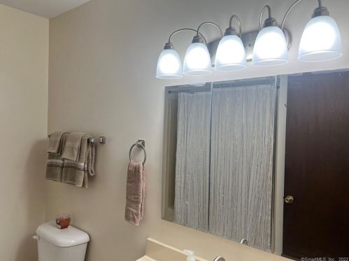 963 Upper Maple St, Killingly CT 06241-2042 exterior