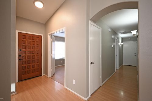 7043 28th Ave, Phoenix AZ  85051-8452 exterior