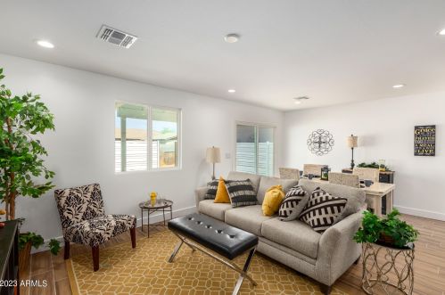 4215 19 Pl, Phoenix AZ 85040-1407 exterior