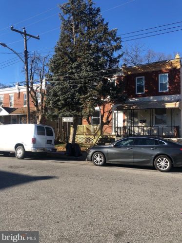 98 6th St, Darby, PA 19023-2205