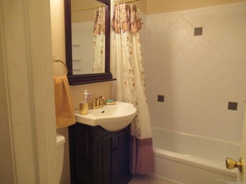 100 Sycamore Dr, Middletown NY 10940-5459 exterior