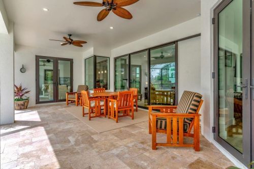 870 8 St, Naples FL 34120-0411 exterior