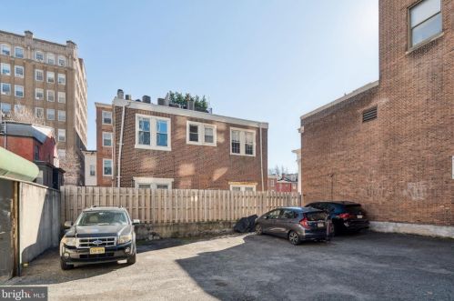 306 13th St, Philadelphia PA 19107-1010 exterior